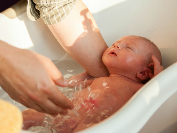 Mitos y realidades relacionadas con el baño del bebé
